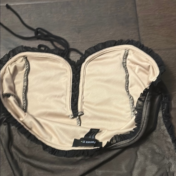 Forever 21 Black Ruched Strapless crop Top size OX US - Picture 4 of 5